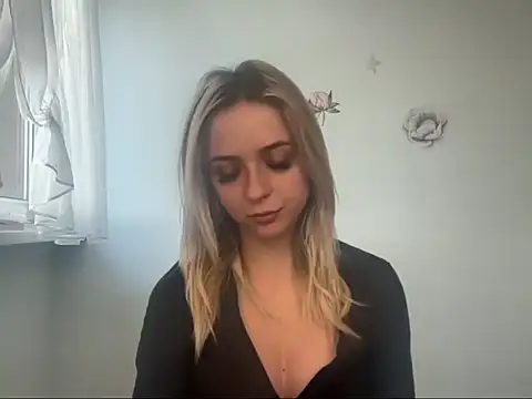 ClaudiaAmore online show from October 3, 2025, 5:20 am