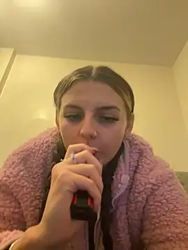 Snapshot of Summer21k chatting on November 15, 2025, 11:09 pm Summer21k online show from November 15, 2025, 11:09 pm