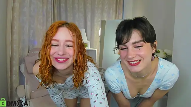 Snapshot of Lisafoxy_ chatting on September 20, 2025, 12:59 am Lisafoxy  online show from September 20, 2025, 12:59 am