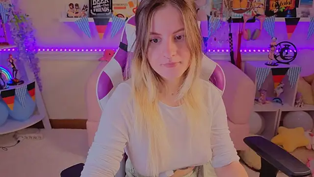 Snapshot of Sonia_Meow chatting on September 30, 2025, 5:35 am Sonia Meow online show from September 30, 2025, 5:35 am