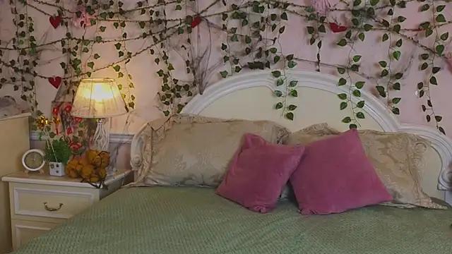 Snapshot of Sonia_Meow chatting on October 20, 2025, 5:31 am Sonia Meow online show from October 20, 2025, 5:31 am