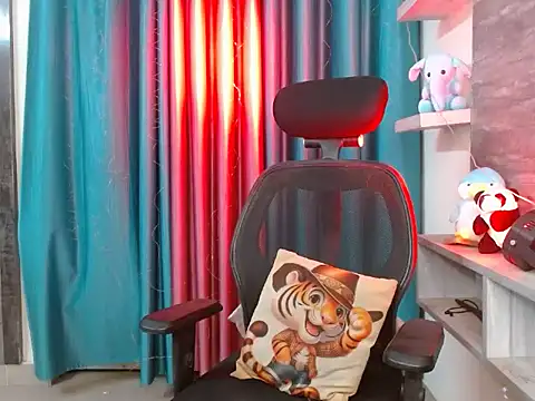 Your candy 47 online show from April 15, 2026, 2:10 pm