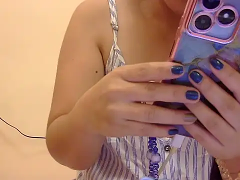 Lovelyclaya online show from December 3, 2025, 12:48 pm