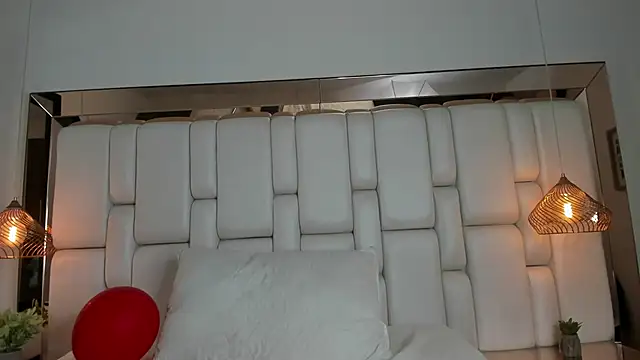 Snapshot of CarolinaFerrer chatting on October 29, 2025, 6:51 pm CarolinaFerrer online show from October 29, 2025, 6:51 pm