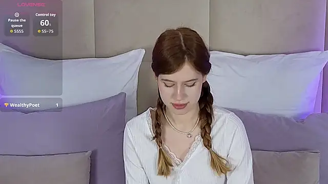 Snapshot of CarolaineMyers chatting on October 9, 2025, 4:40 pm CarolaineMyers online show from October 9, 2025, 4:40 pm