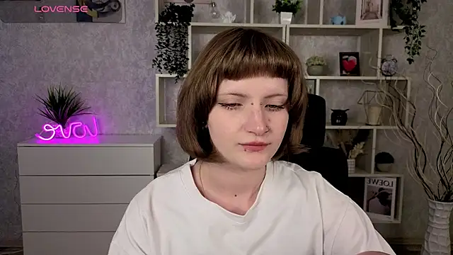 Snapshot of EchoBloom chatting on October 26, 2025, 10:59 am EchoBloom online show from October 26, 2025, 10:59 am