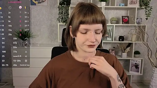 Snapshot of EchoBloom chatting on October 25, 2025, 10:14 am EchoBloom online show from October 25, 2025, 10:14 am