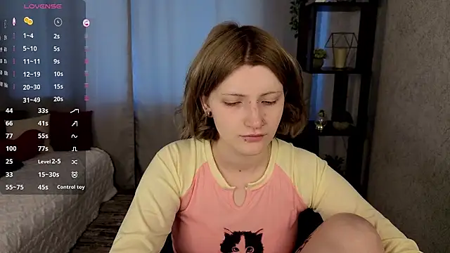 Snapshot of EchoBloom chatting on October 4, 2025, 11:45 am EchoBloom online show from October 4, 2025, 11:45 am