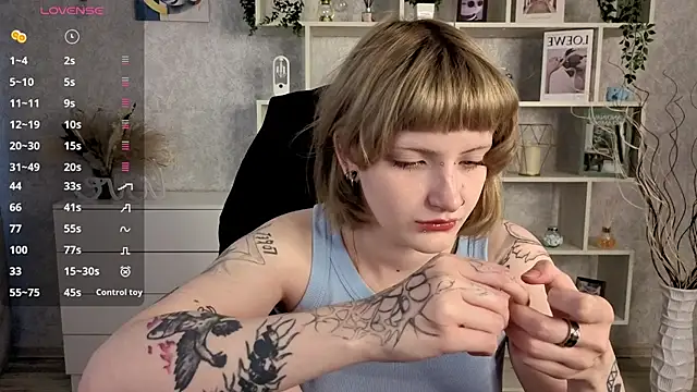 Snapshot of EchoBloom chatting on October 19, 2025, 10:07 am EchoBloom online show from October 19, 2025, 10:07 am