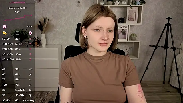 Snapshot of EchoBloom chatting on October 7, 2025, 10:27 am EchoBloom online show from October 7, 2025, 10:27 am