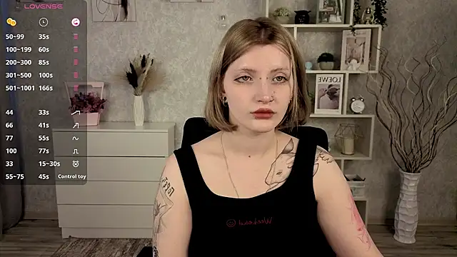 Snapshot of EchoBloom chatting on October 10, 2025, 10:38 am EchoBloom online show from October 10, 2025, 10:38 am