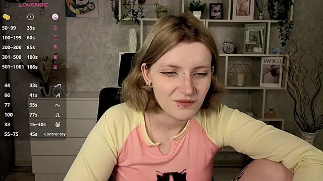 Snapshot of EchoBloom chatting on October 14, 2025, 11:55 am EchoBloom online show from October 14, 2025, 11:55 am