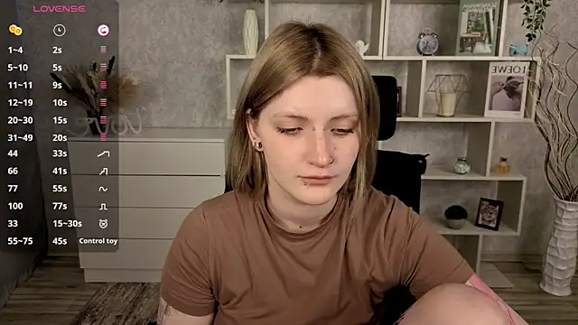 Snapshot of EchoBloom chatting on October 15, 2025, 10:23 am EchoBloom online show from October 15, 2025, 10:23 am