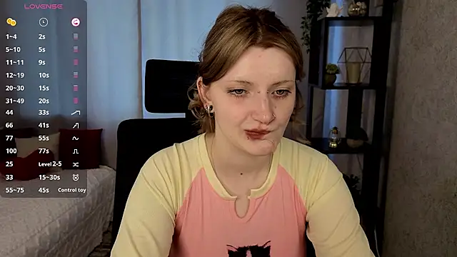 Snapshot of EchoBloom chatting on October 5, 2025, 11:01 am EchoBloom online show from October 5, 2025, 11:01 am