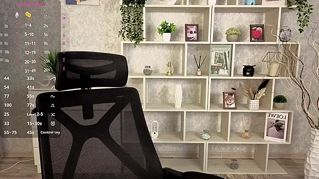 Snapshot of EchoBloom chatting on October 28, 2025, 10:36 am EchoBloom online show from October 28, 2025, 10:36 am