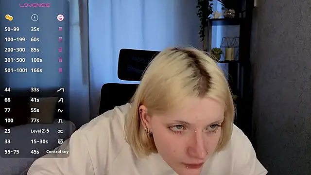 Snapshot of EchoBloom chatting on September 23, 2025, 10:44 am EchoBloom online show from September 23, 2025, 10:44 am