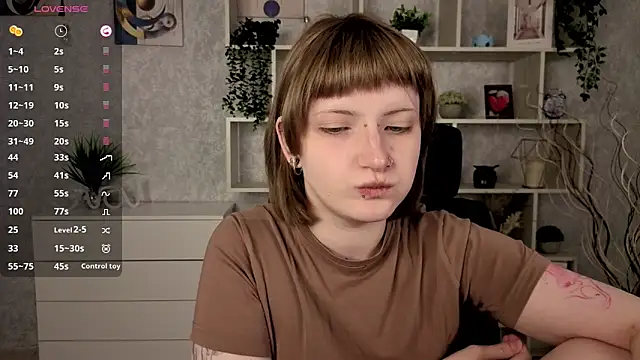 Snapshot of EchoBloom chatting on October 29, 2025, 10:47 am EchoBloom online show from October 29, 2025, 10:47 am