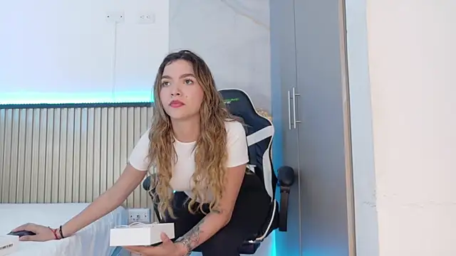 Sammy Lovee online show from October 17, 2025, 7:26 pm