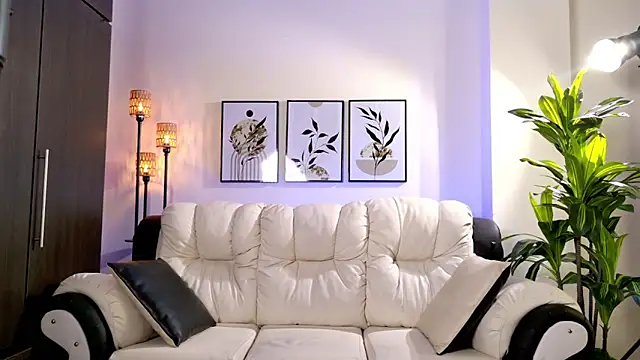 Violeta Foxz online show from April 13, 2026, 8:13 pm