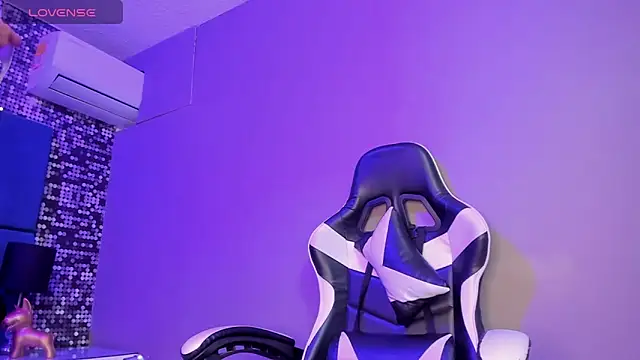 Snapshot of lux_bitchx chatting on October 7, 2025, 4:35 am lux bitchx online show from October 7, 2025, 4:35 am