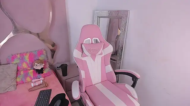 natsumiht online show from October 3, 2025, 4:58 am