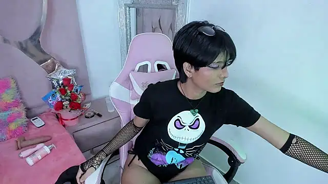 natsumiht online show from September 21, 2025, 5:23 am