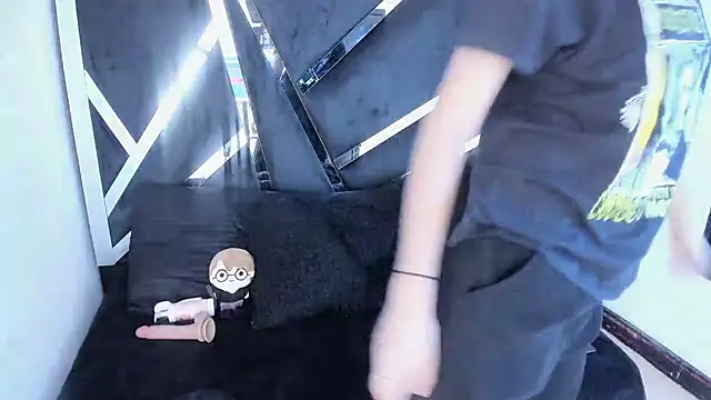 natsumiht online show from October 7, 2025, 5:08 am