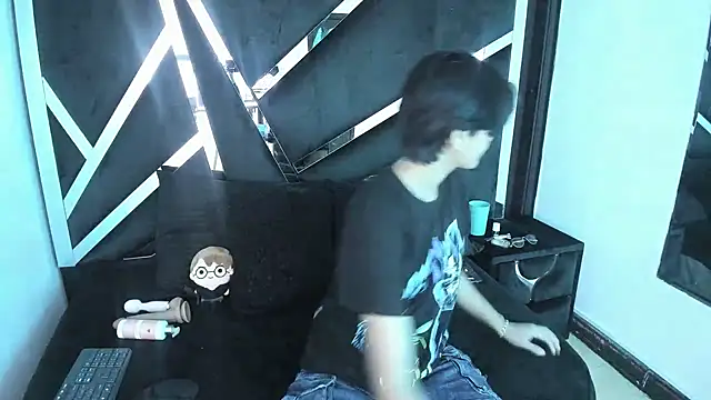 natsumiht online show from October 6, 2025, 5:19 am