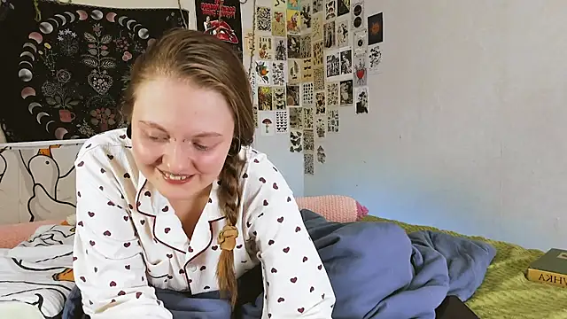 Snapshot of WonderConnie1 chatting on September 28, 2025, 2:24 pm WonderConnie1 online show from September 28, 2025, 2:24 pm