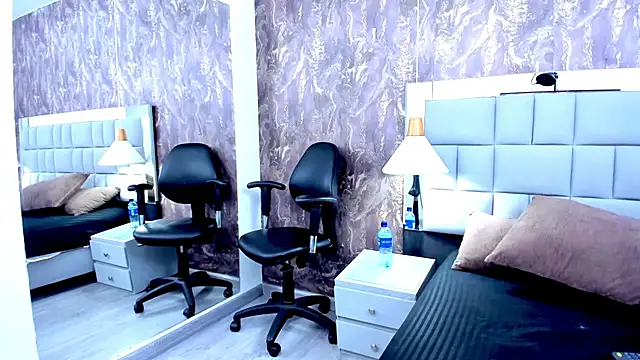 yiyisandoval online show from September 24, 2025, 1:17 pm