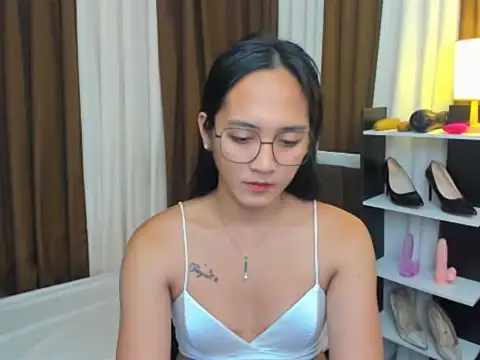 URHottestAngel online show from September 19, 2025, 5:11 am