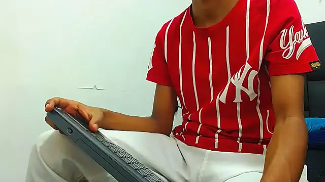 daniel evans69 online show from October 30, 2025, 6:05 pm