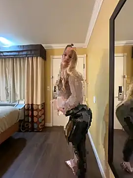 Petite Blonde Barbie online show from September 28, 2025, 10:55 am