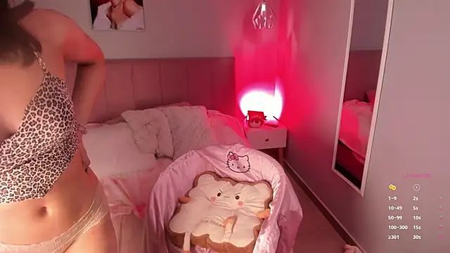 Snapshot of ela_petit chatting on October 30, 2025, 9:44 pm ela petit online show from October 30, 2025, 9:44 pm