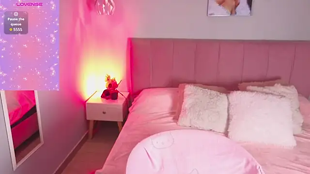 Snapshot of ela_petit chatting on October 11, 2025, 8:43 pm ela petit online show from October 11, 2025, 8:43 pm