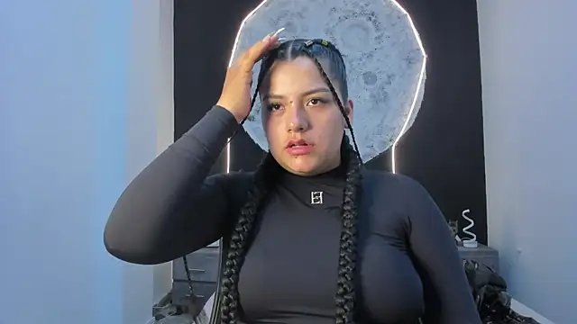 ScarletMoon1  online show from October 17, 2025, 8:32 pm