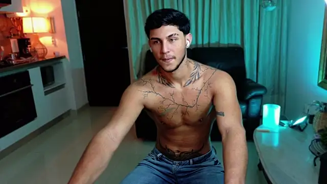 Snapshot of LeoCavalli_ chatting on October 30, 2025, 4:44 am LeoCavalli online show from October 30, 2025, 4:44 am