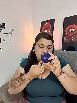 Snapshot of SafiroFer chatting on October 23, 2025, 9:02 pm SafiroFer online show from October 23, 2025, 9:02 pm