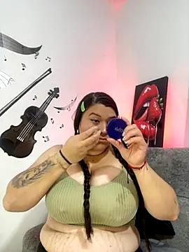 Snapshot of SafiroFer chatting on October 15, 2025, 9:01 pm SafiroFer online show from October 15, 2025, 9:01 pm