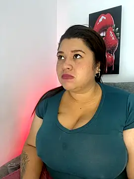 Snapshot of SafiroFer chatting on October 6, 2025, 9:04 pm SafiroFer online show from October 6, 2025, 9:04 pm