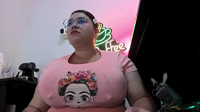 Snapshot of SafiroFer chatting on September 18, 2025, 8:56 pm SafiroFer online show from September 18, 2025, 8:56 pm