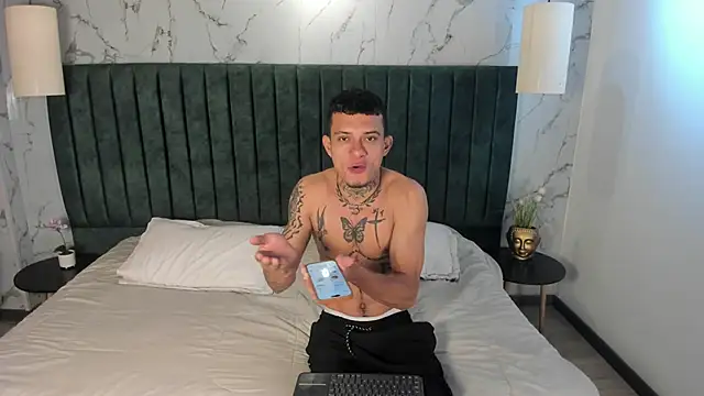 Snapshot of MrJustin_ chatting on September 28, 2025, 8:05 pm MrJustin  online show from September 28, 2025, 8:05 pm