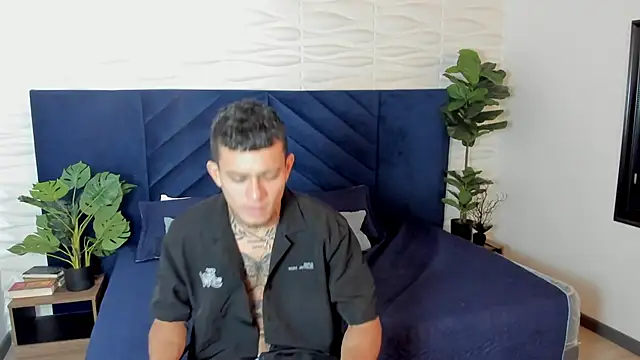 Snapshot of MrJustin_ chatting on October 4, 2025, 8:10 pm MrJustin  online show from October 4, 2025, 8:10 pm