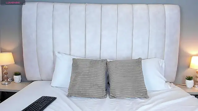 Snapshot of ScarletStarr chatting on October 1, 2025, 4:17 am ScarletStarr online show from October 1, 2025, 4:17 am