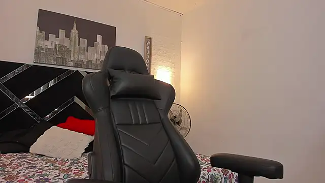 iamCharlotte19 online show from October 1, 2025, 7:18 pm