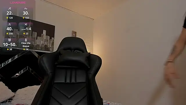 iamCharlotte19 online show from October 6, 2025, 7:47 pm