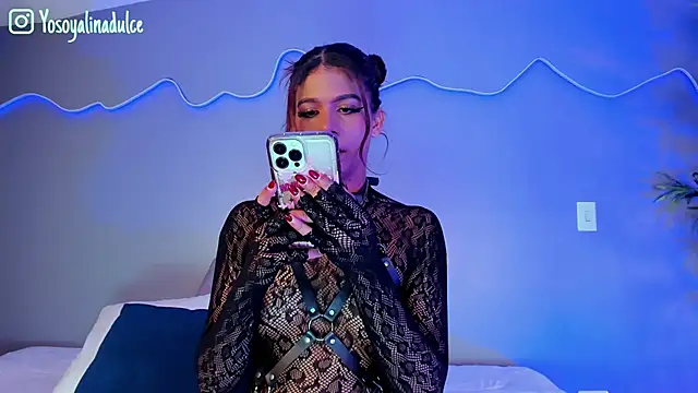 Snapshot of AlinaSweett_ chatting on September 27, 2025, 3:18 pm AlinaSweett online show from September 27, 2025, 3:18 pm