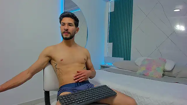 Aronn King online show from September 12, 2025, 1:17 am