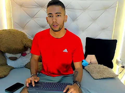 MaicolParker  online show from April 8, 2026, 1:23 pm