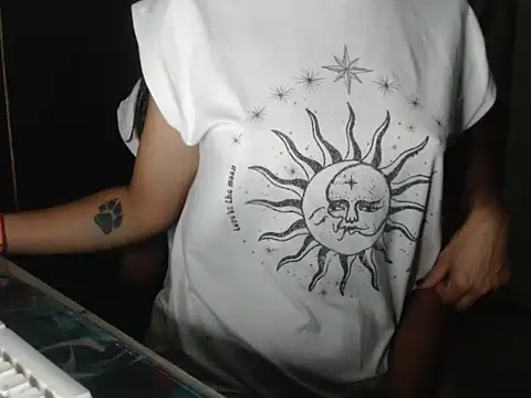 kiss mm online show from October 3, 2025, 7:43 am